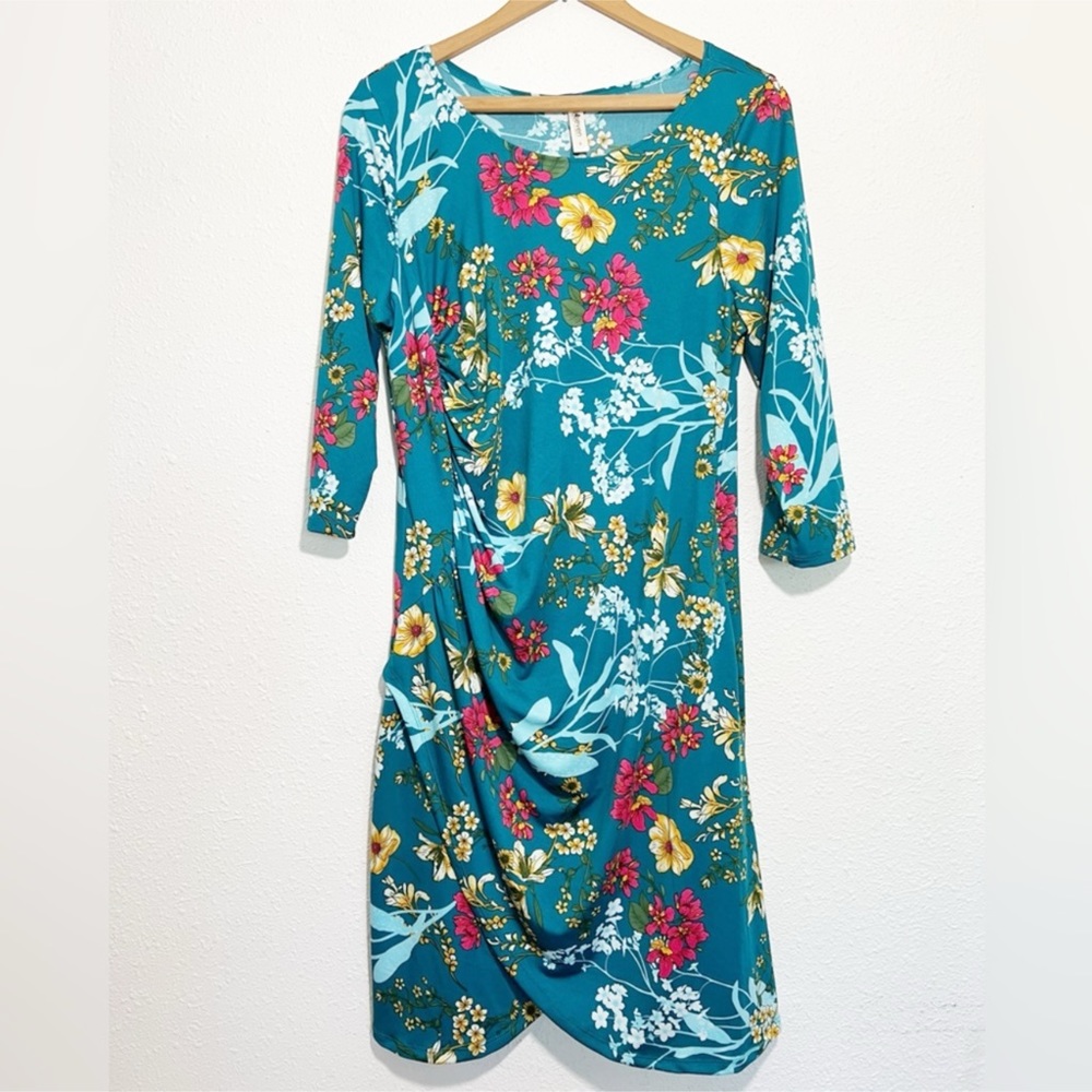 24SEVEN COMFORT APPAREL Women's Plus 1X Multi Floral Tulip Ruched Dress